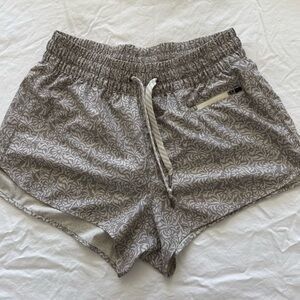 Vuori Gray Patterned Women's Athletic Shorts